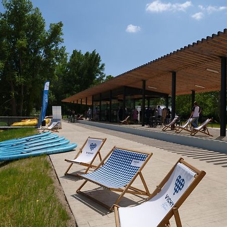 Tente Lodge Pour 5 Personnes En Bordure De La Riviere Allier Au Sein D'Un Petit Camping Saint-Yorre Exterior foto