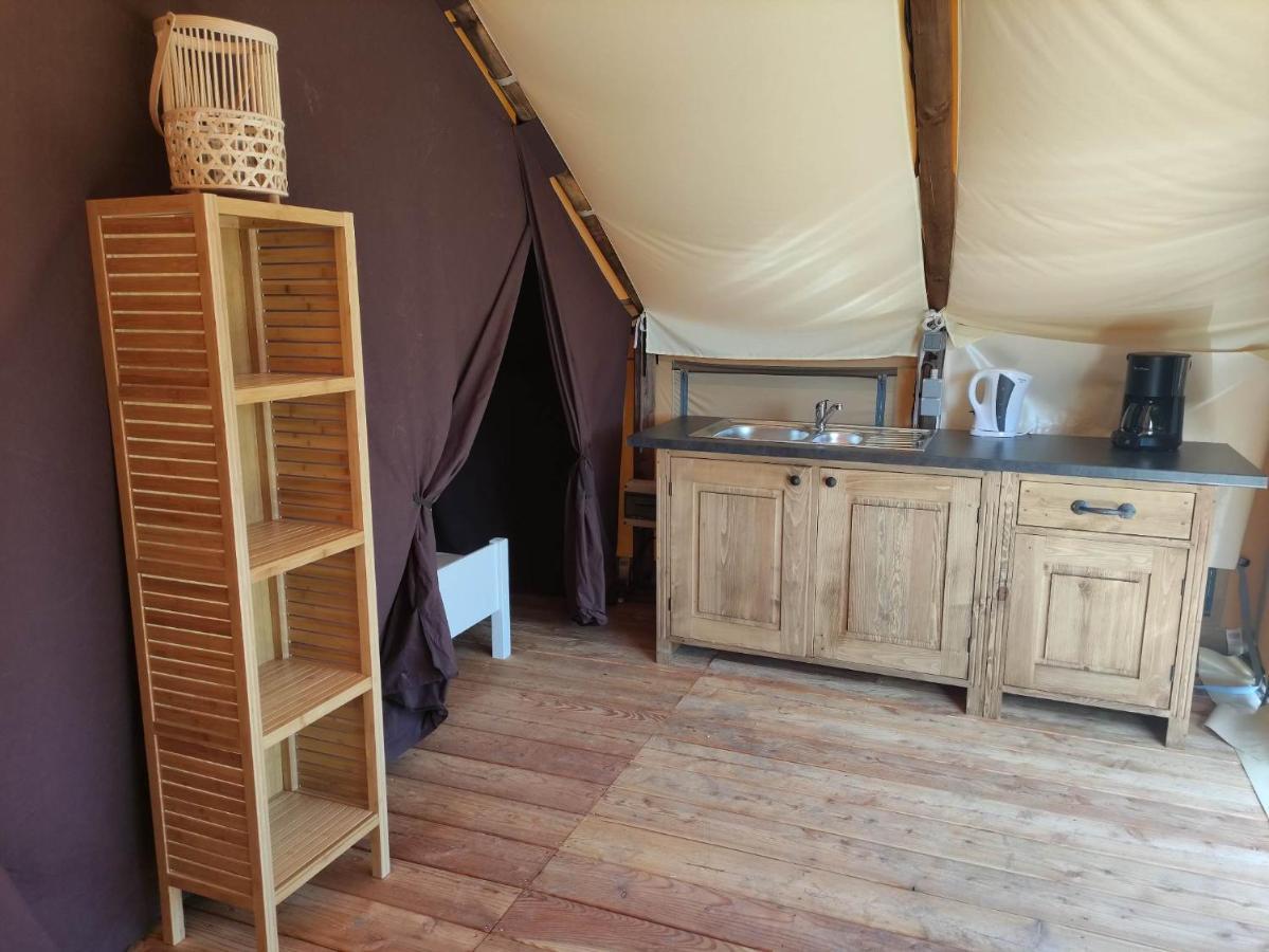 Tente Lodge Pour 5 Personnes En Bordure De La Riviere Allier Au Sein D'Un Petit Camping Saint-Yorre Exterior foto