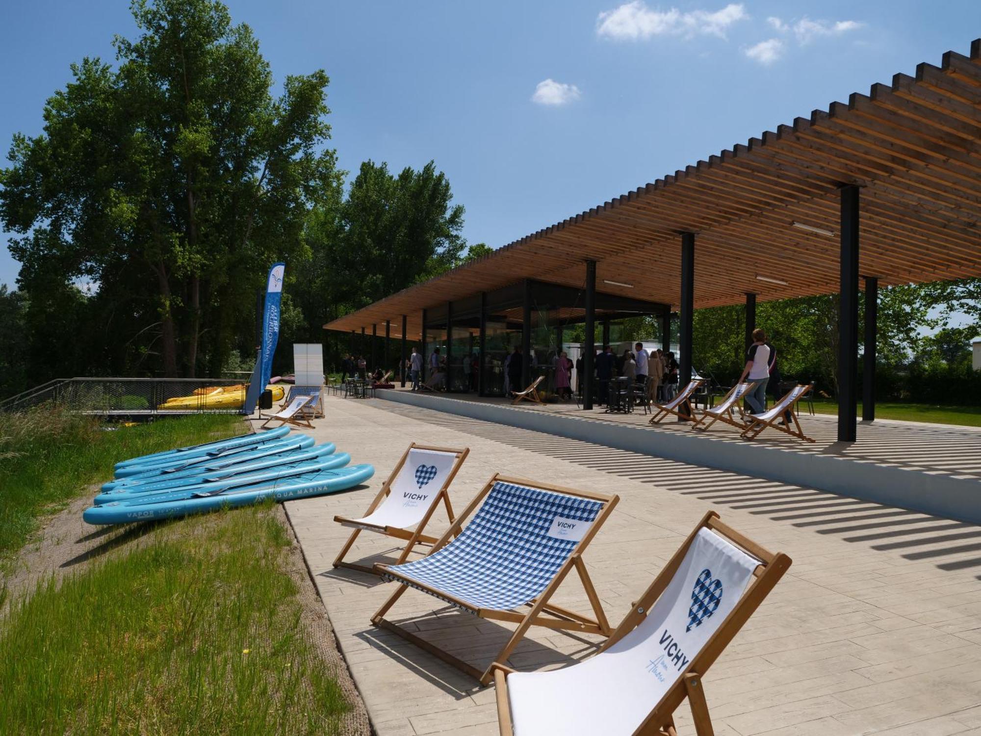Tente Lodge Pour 5 Personnes En Bordure De La Riviere Allier Au Sein D'Un Petit Camping Saint-Yorre Exterior foto